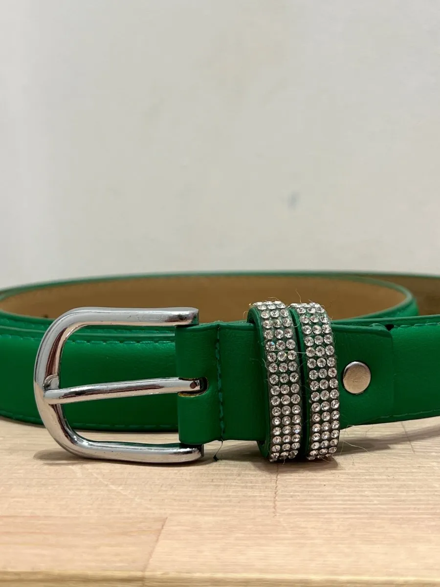 Cintura verde con fibbia in metallo con strass