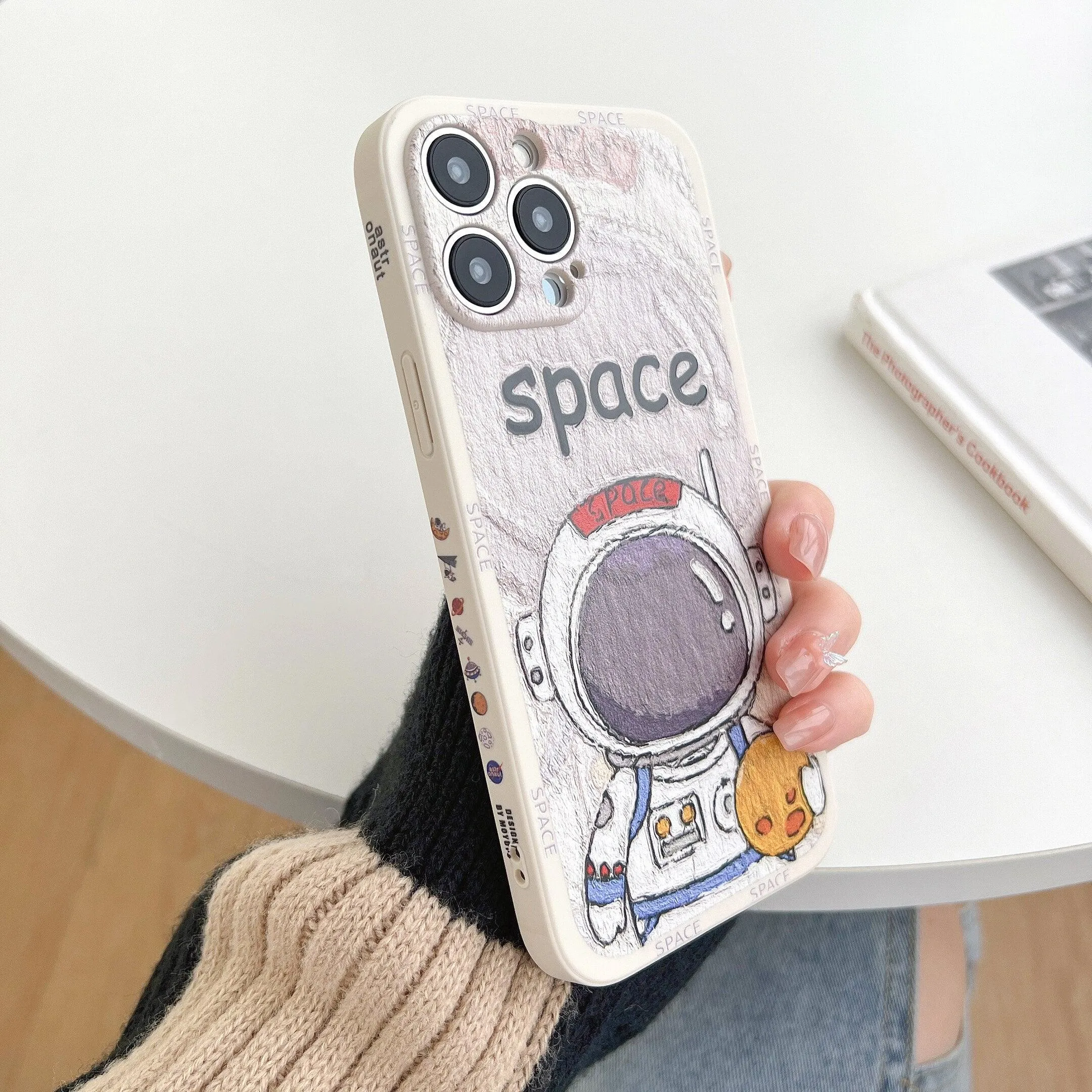 Cute Art Graffiti Astronaut Phone Case for iPhone 14 13 12 11 Pro Max Mini XS XR X 8 7 6 Plus