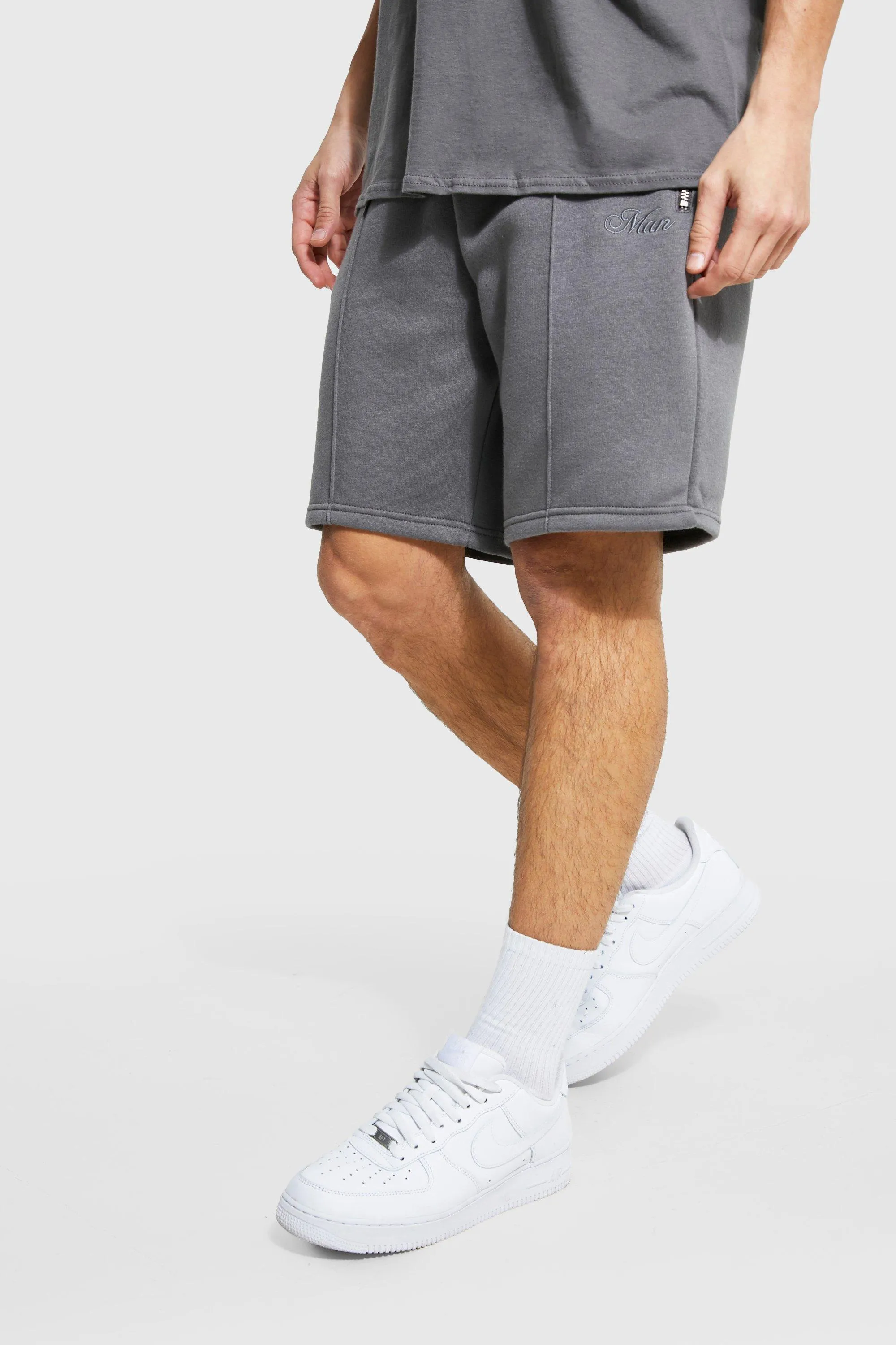 Loose Fit Man Embroidered Pintuck Short