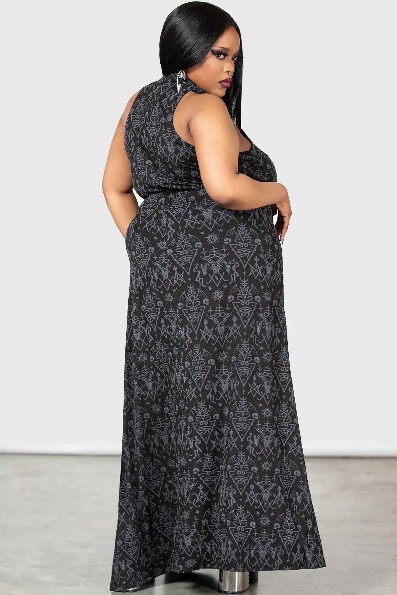 Over-Queen Maxi Dress [PLUS]