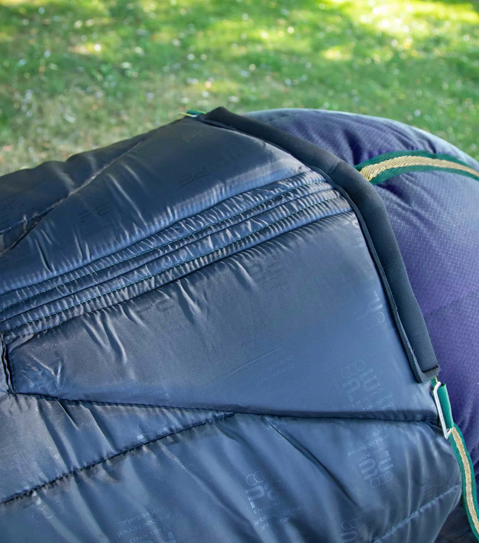 Premier Equine Lucanta 450g Stable Rug with Neck Cover | Elite Saddlery