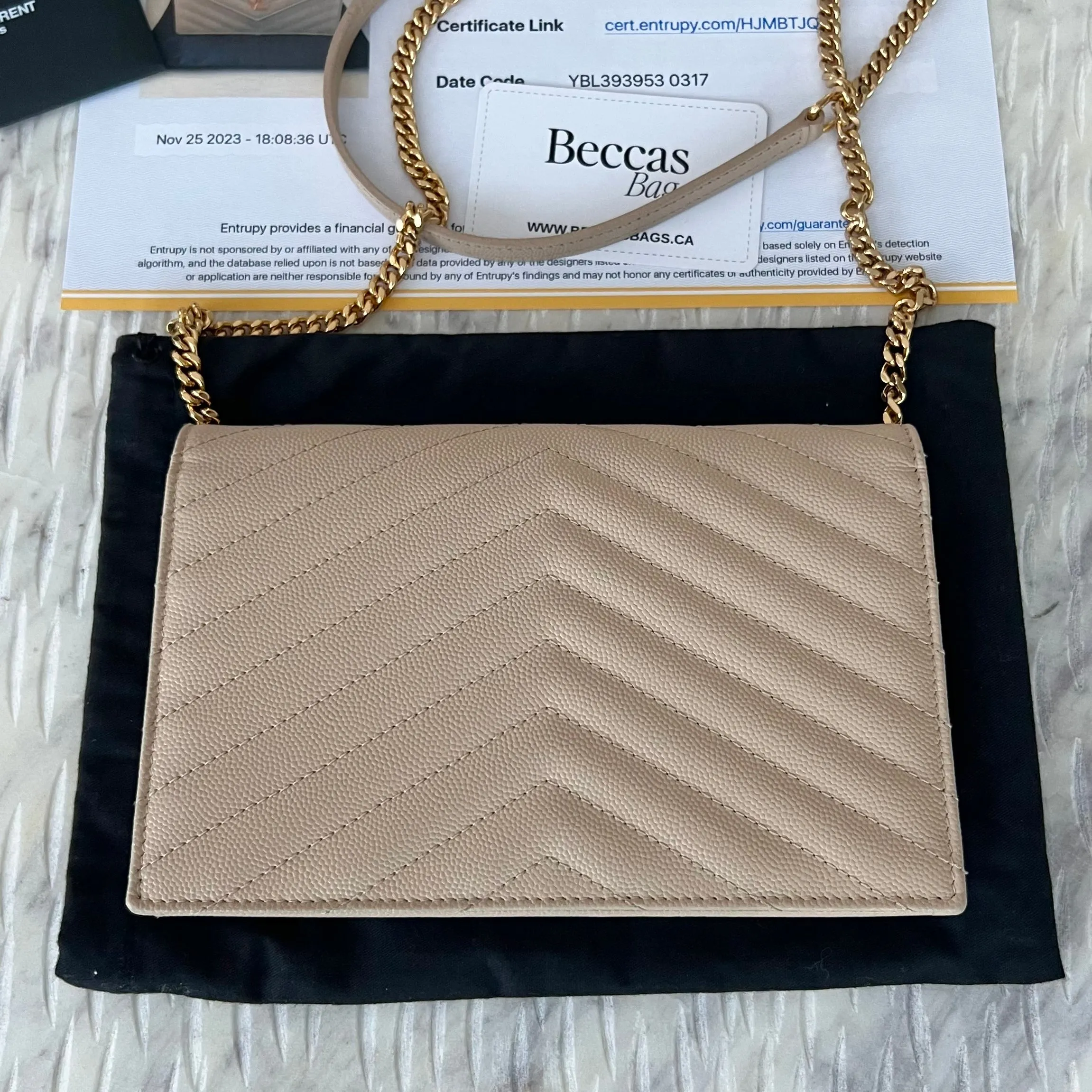 SAINT LAURENT CASSANDRE ENVELOPE CHAIN WALLET IN GRAIN DE POUDRE LEATHER