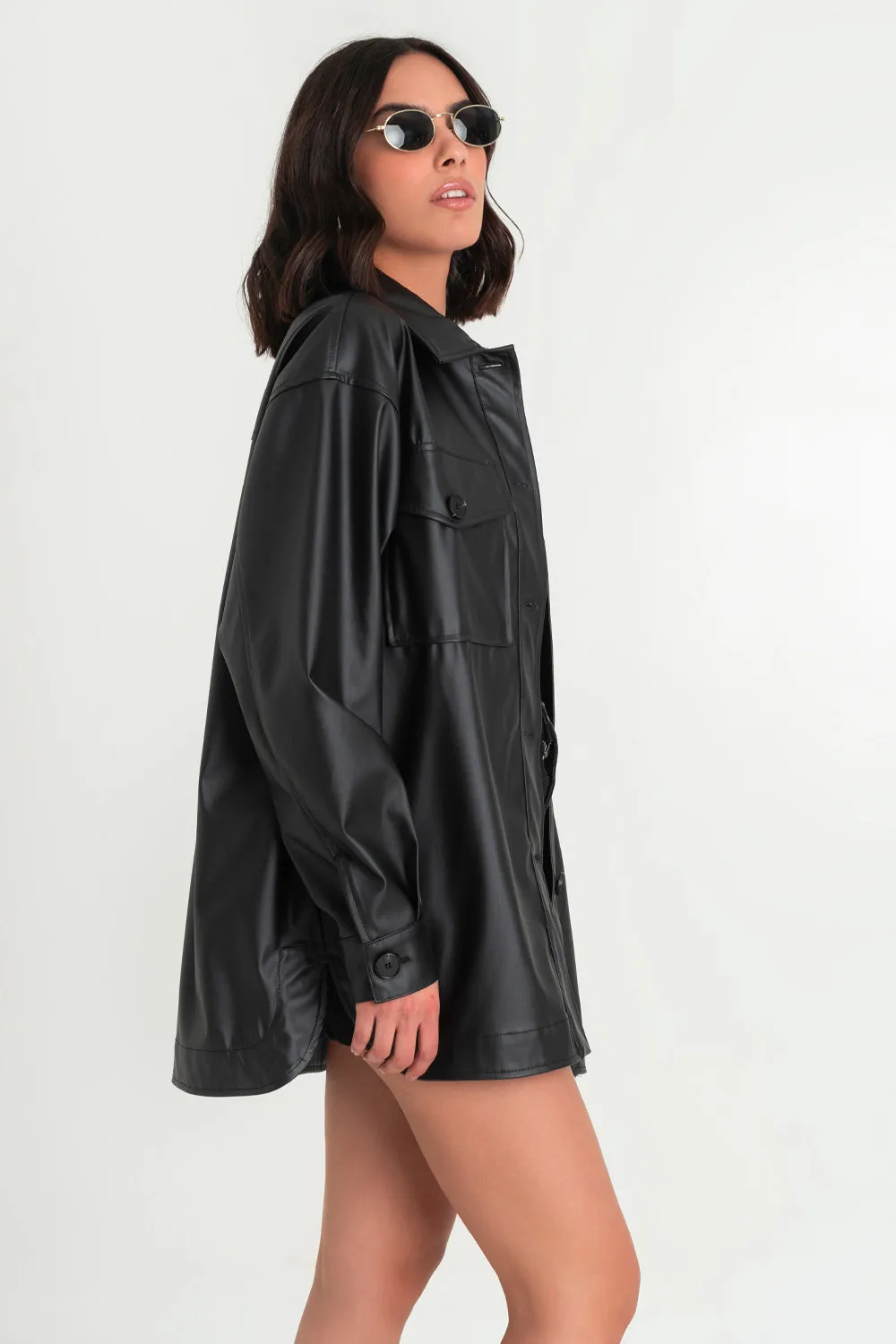 Sobrecamisa de efecto piel fit oversized