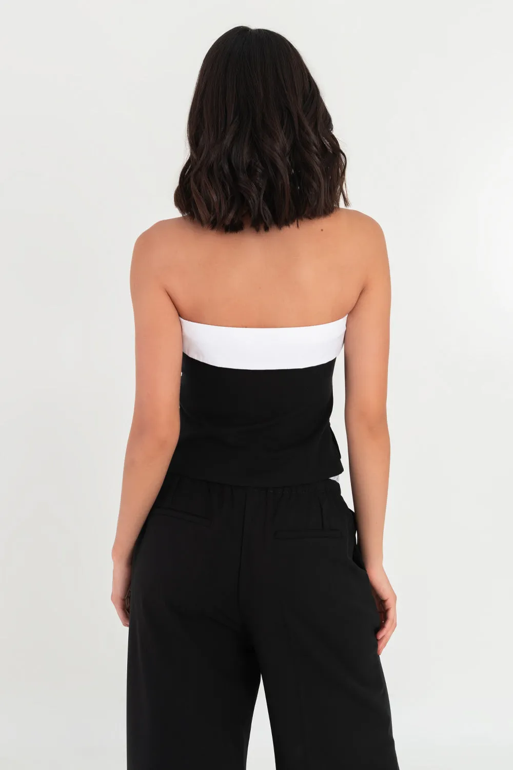 Top strapless fit ajustado solapa contraste