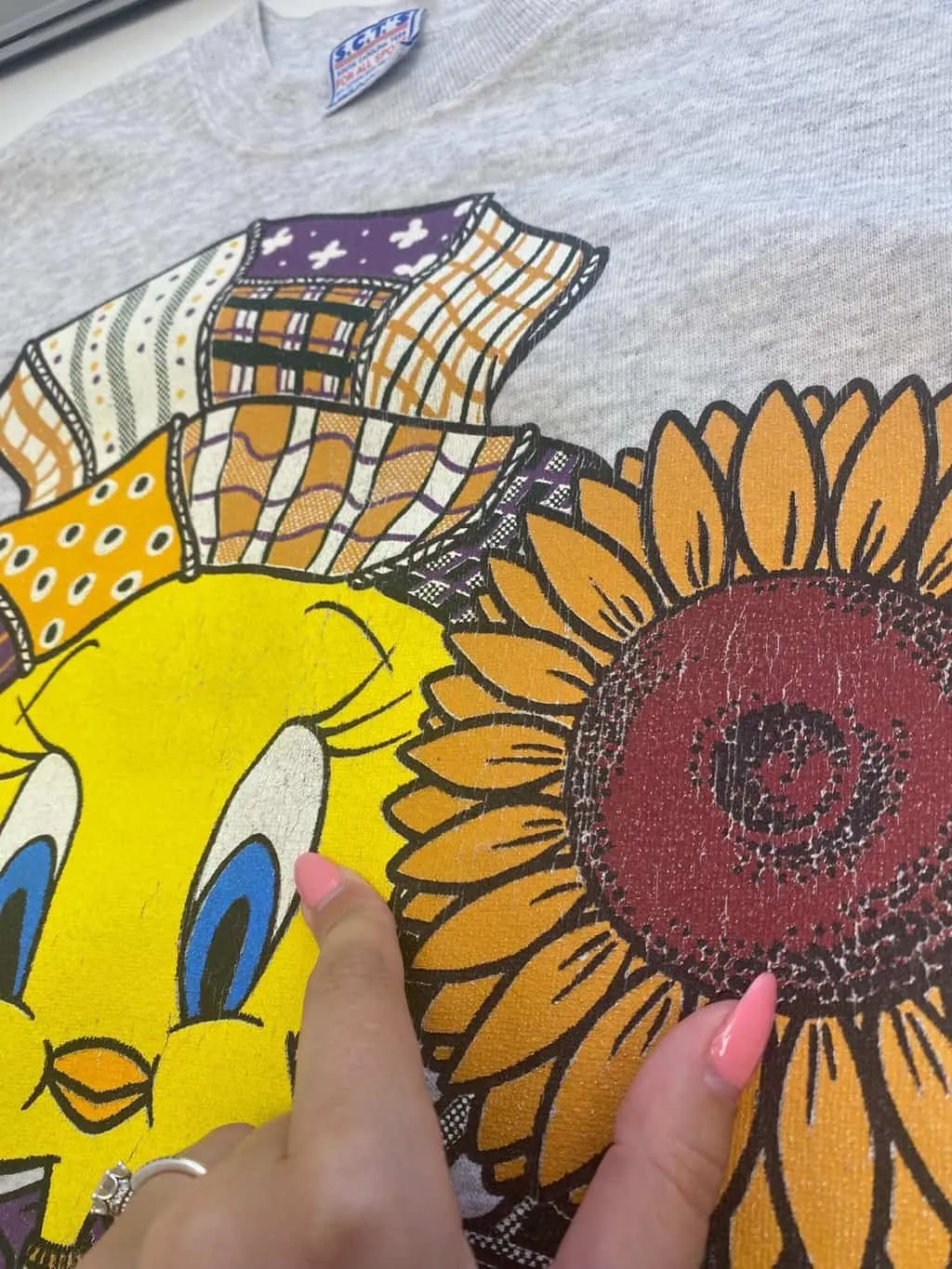 Vintage Tweetie Pie sweatshirt with sunflower graphic – Large