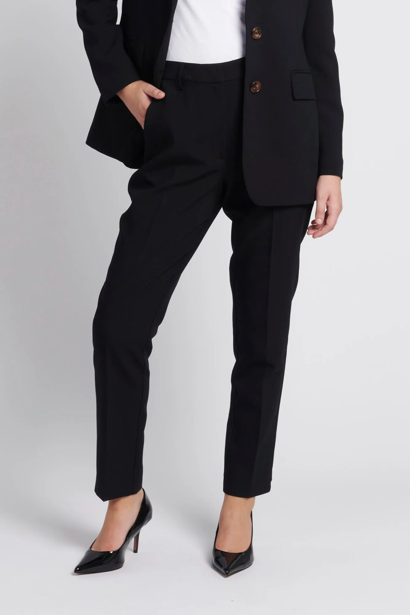 Womens Skinny Leg Trouser in Black